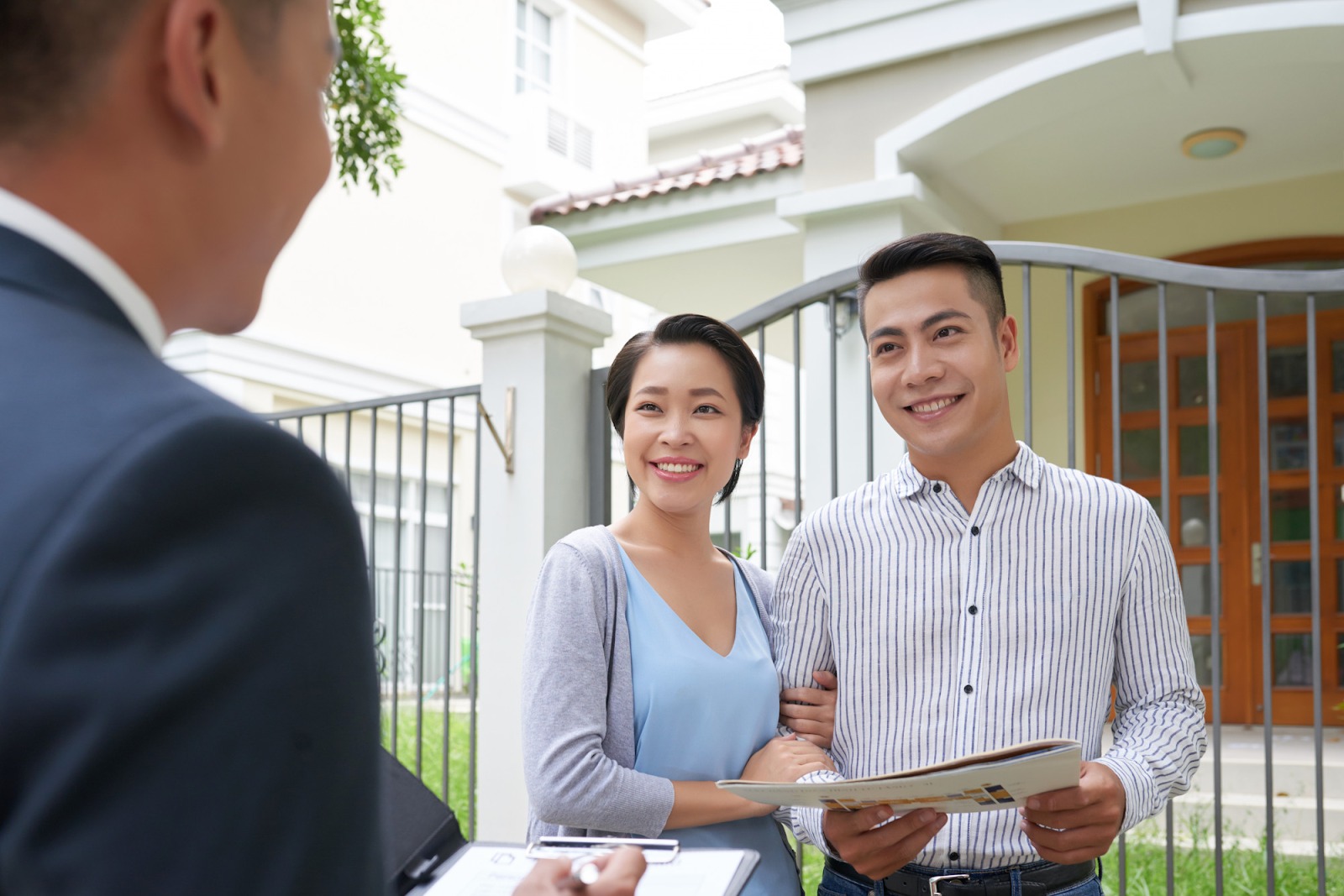 How a Real Estate Agent Can Help You Price Your Home Right
